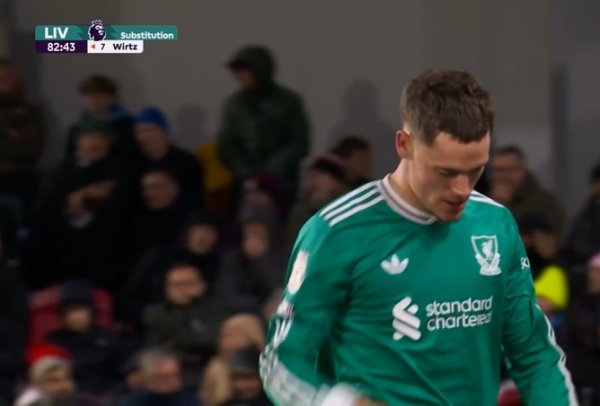 1.25亿欧维尔茨英超009😞小蜜蜂球迷高歌嘲讽：这钱砸了个啥