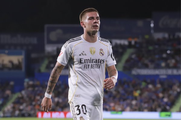 又增伤员？记者：马斯坦托诺与队医一同离开练习  场，疑似出现伤情