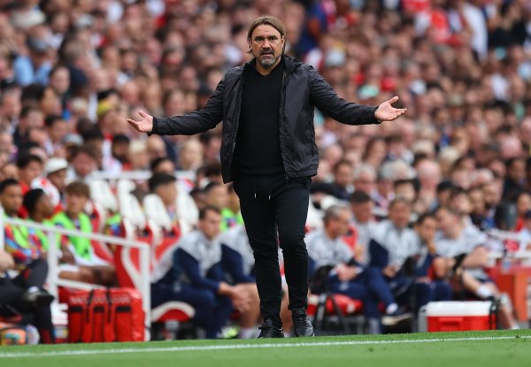 法尔克: 裁判    是全场唯一认为我的队员假摔的人, 对此我能咋办?